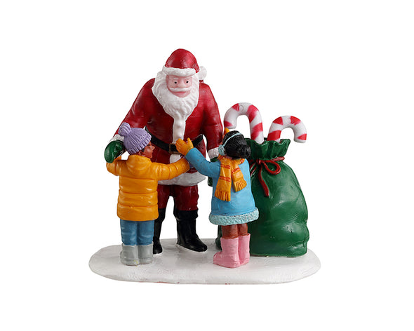 Lemax Santa Gets A Hug - 32211